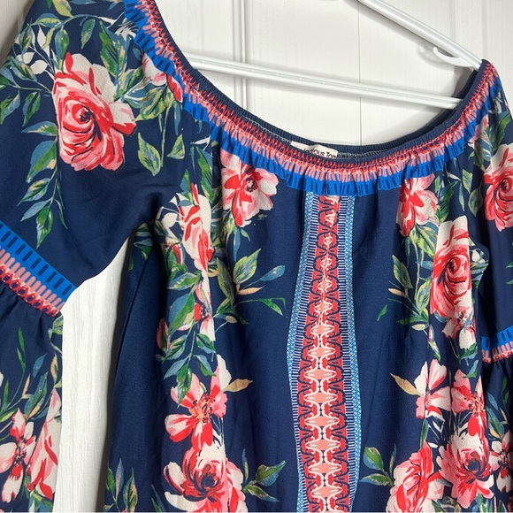 Jealous Tomato Small Women's Off Shoulder Boho Bell Sleeve Top Blue Floral EUC - Picture 4 of 8